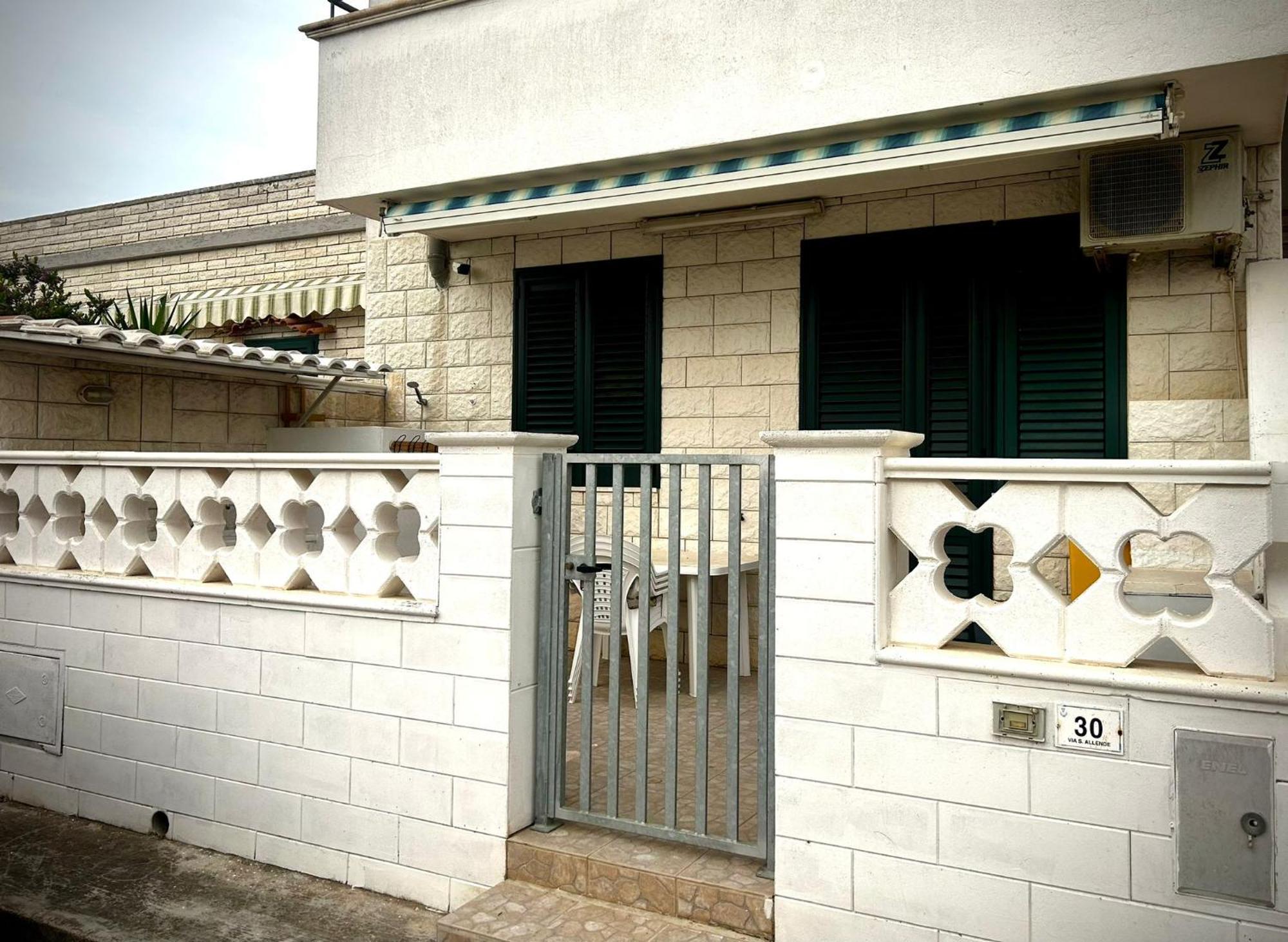 Casa Rebecca - Torre Pali Villa Exterior photo